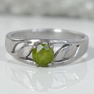 Vintage Sterling Silver 925 Peridot Green Gemstone Ring Size 7.25 2.6g August